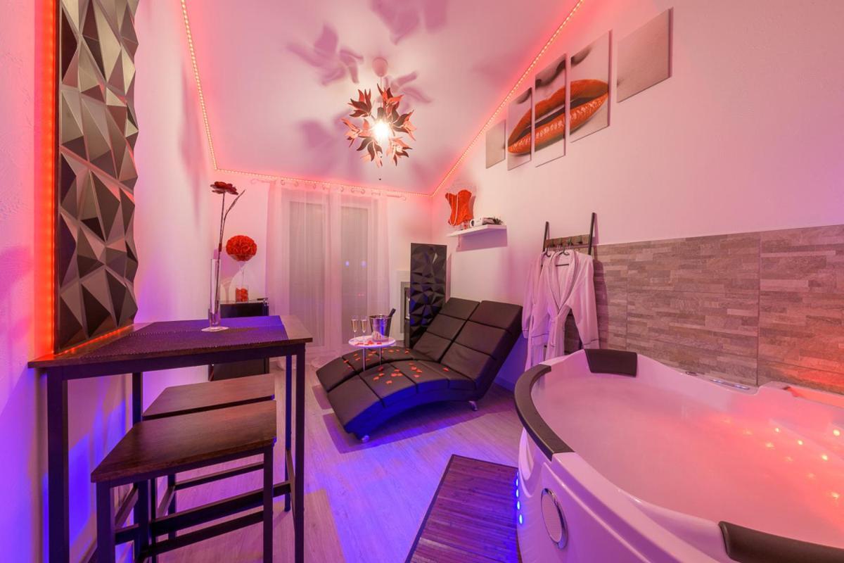 Love Room - Suite Romantique Avec Spa Privatif Le Puy-en-Velay Kültér fotó