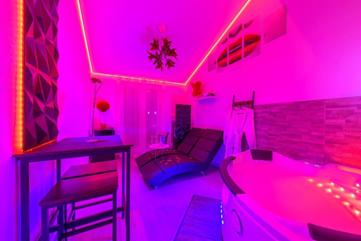 Love Room - Suite Romantique Avec Spa Privatif Le Puy-en-Velay Kültér fotó