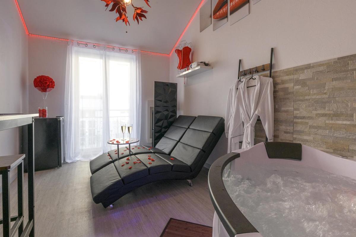 Love Room - Suite Romantique Avec Spa Privatif Le Puy-en-Velay Kültér fotó