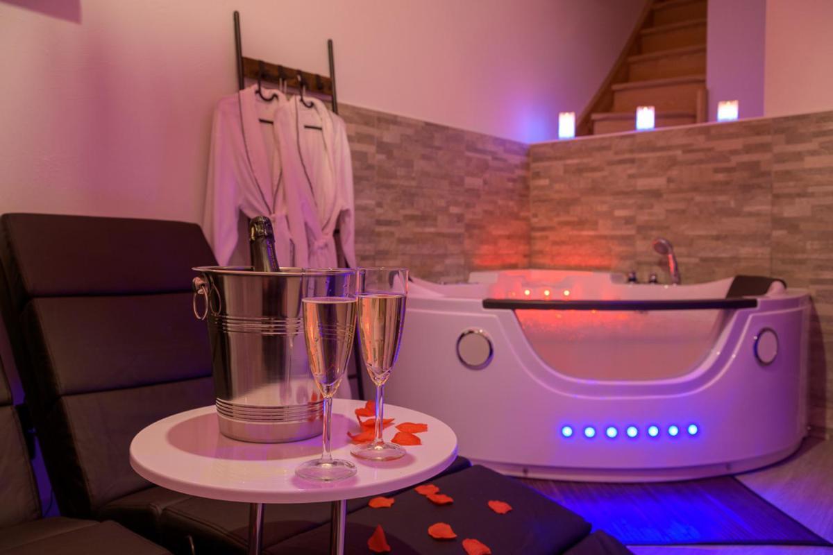 Love Room - Suite Romantique Avec Spa Privatif Le Puy-en-Velay Kültér fotó