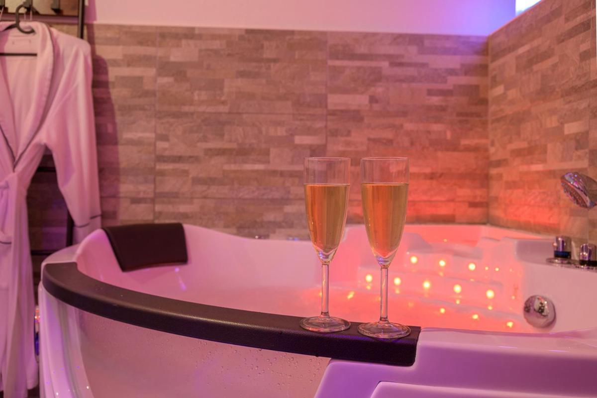 Love Room - Suite Romantique Avec Spa Privatif Le Puy-en-Velay Kültér fotó