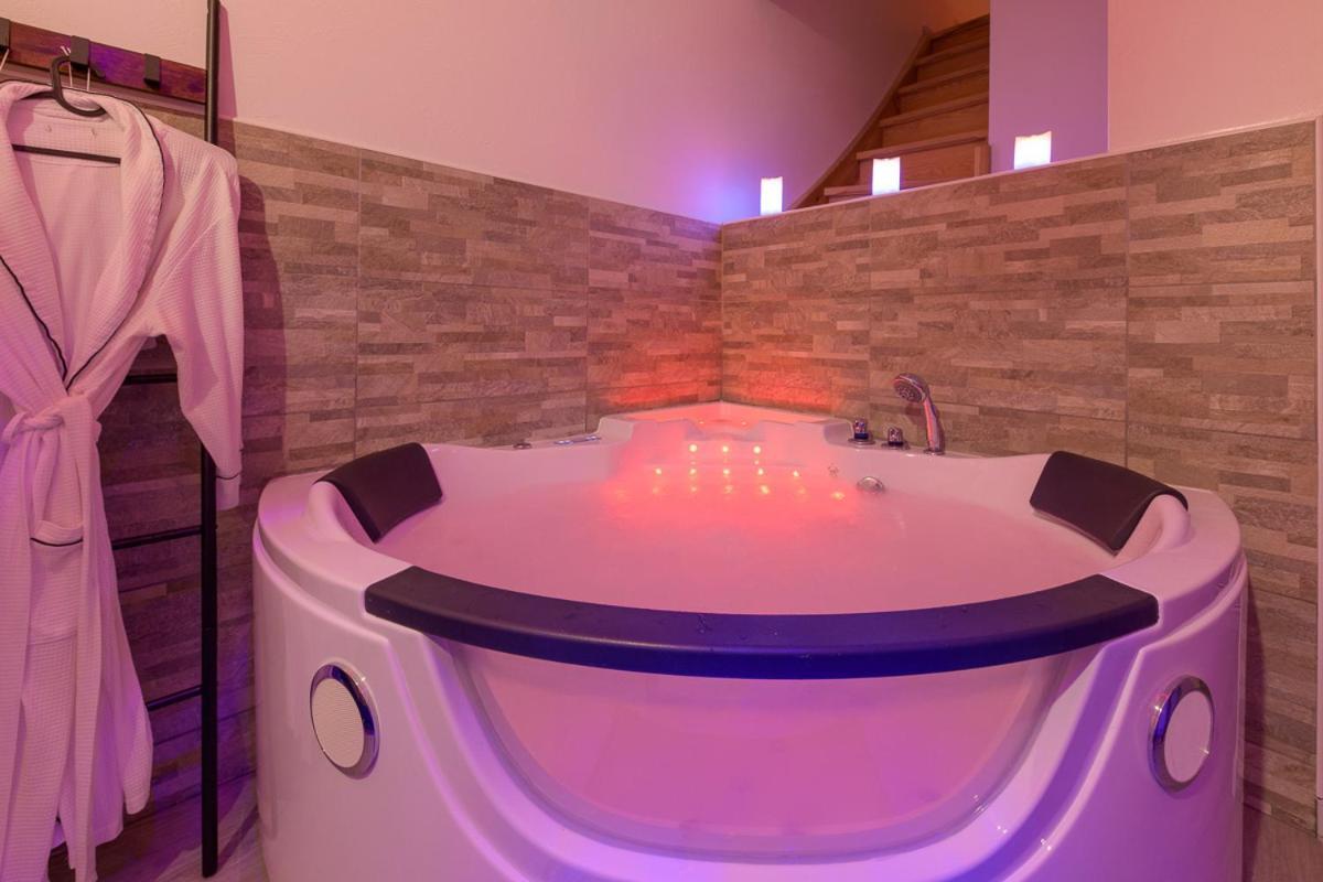 Love Room - Suite Romantique Avec Spa Privatif Le Puy-en-Velay Kültér fotó