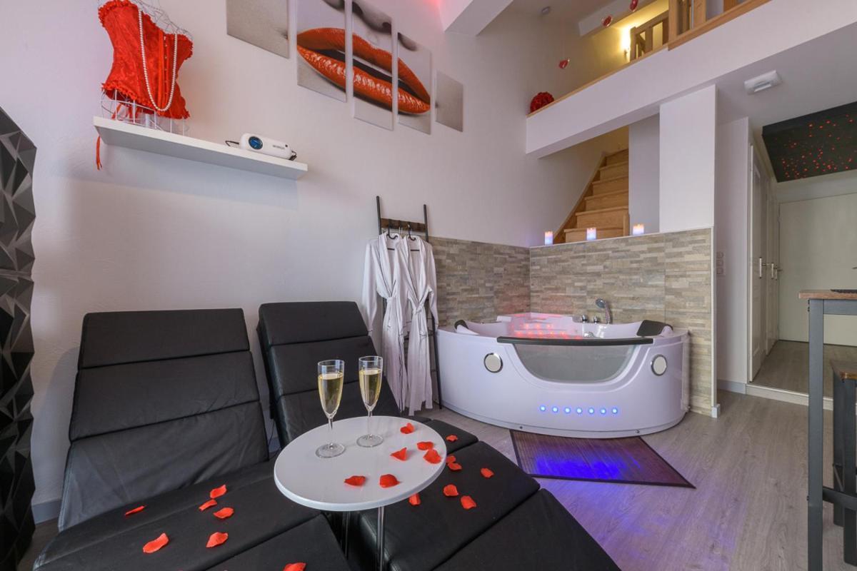 Love Room - Suite Romantique Avec Spa Privatif Le Puy-en-Velay Kültér fotó