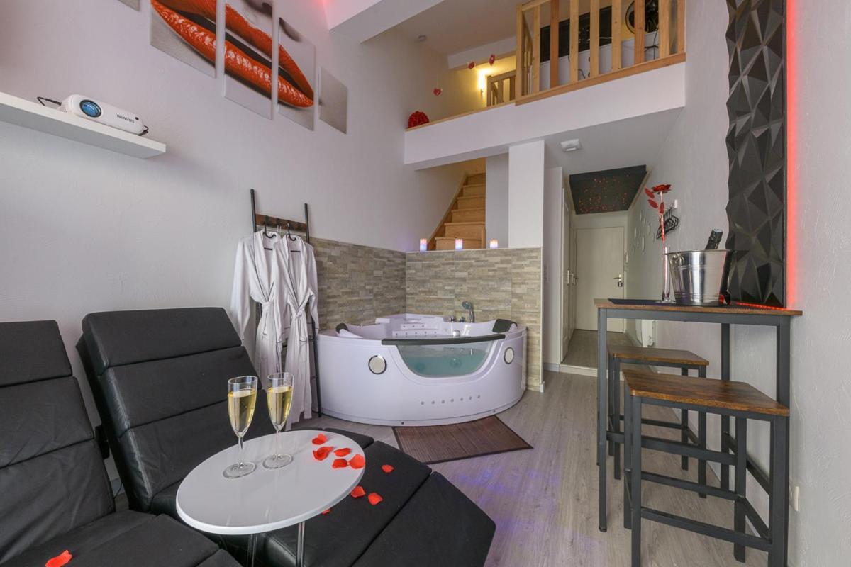 Love Room - Suite Romantique Avec Spa Privatif Le Puy-en-Velay Kültér fotó